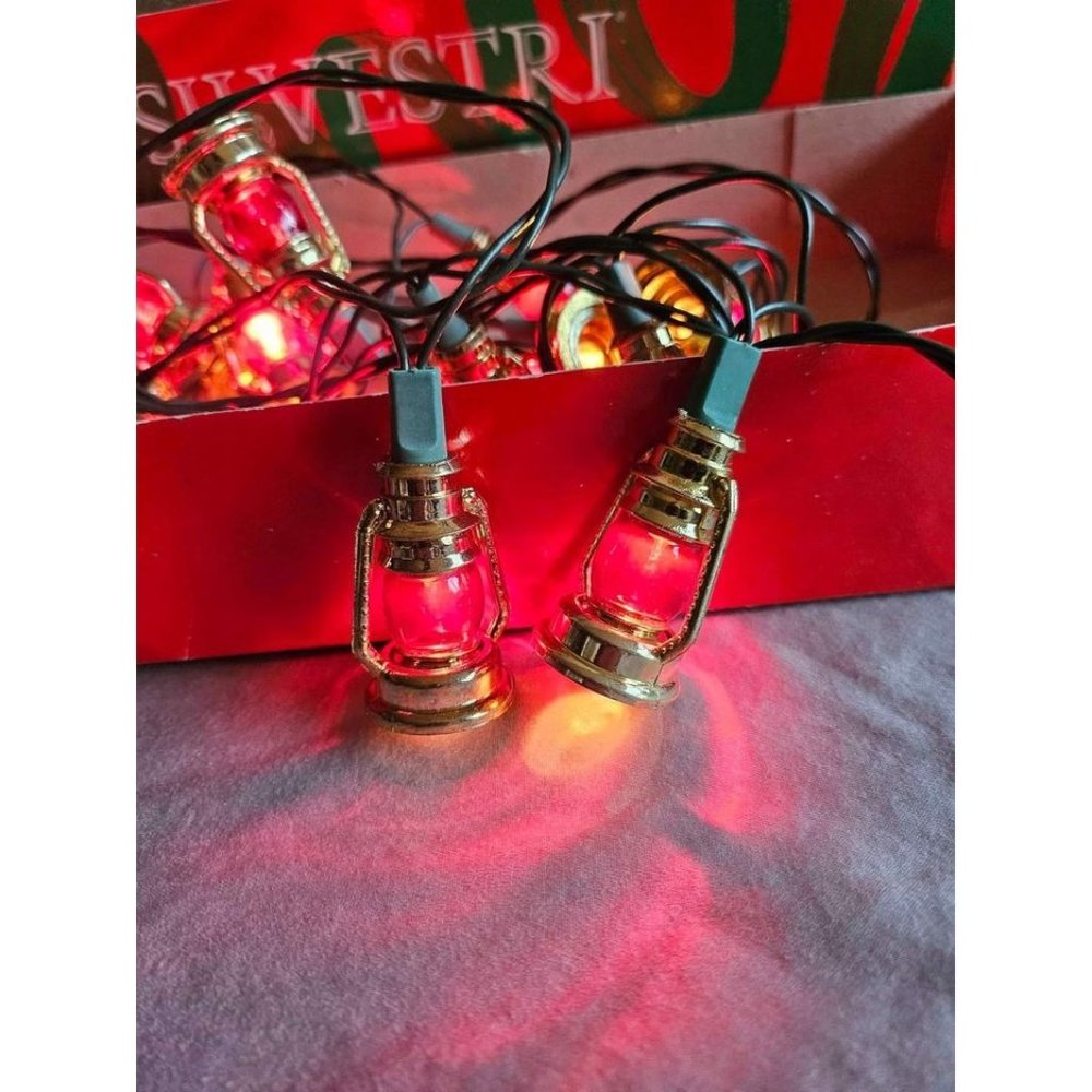 1993 Silvestri Vintage Strand of 20 Gold Red Lantern Christmas lights Perfect!